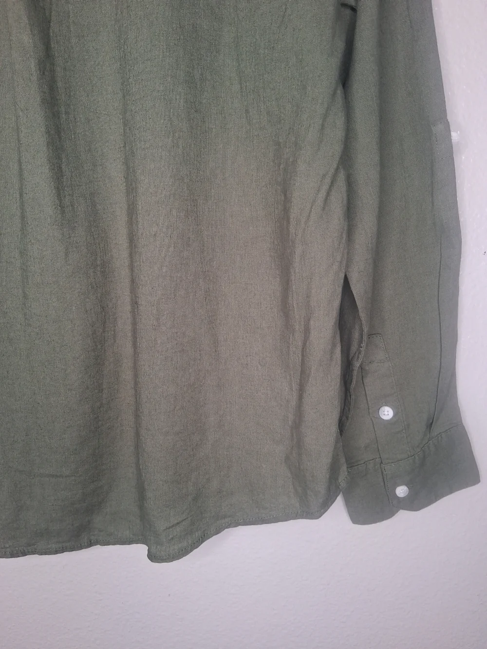 NWT Saks Fifth Avenue 3 Button  Pullover Shirt Men's  Roll Tab Sleeve Size M